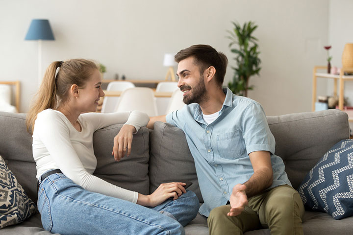 اولين نكته در بهبود ارتباط با همسرتان اين است كه ياد بگيريد به حرف هاي همسرتان گوش بدهيد. او افكار و احساساتش را از طريق كلماتش بيان مي كند و از طريق زبان بدنش افكار و احساساتش را نشان مي دهد.