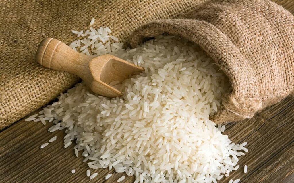 استفاده از آب برنج مي تواند به سلامت موهاي شما كمك كند.