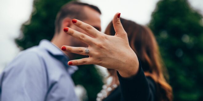 ده نشانه كه شما و نامزدتان آماده ازدواج با هم نيستيد.