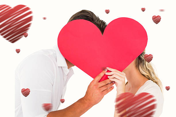 اولین بوسه با نامزد مي تواند باعث نگراني باشد